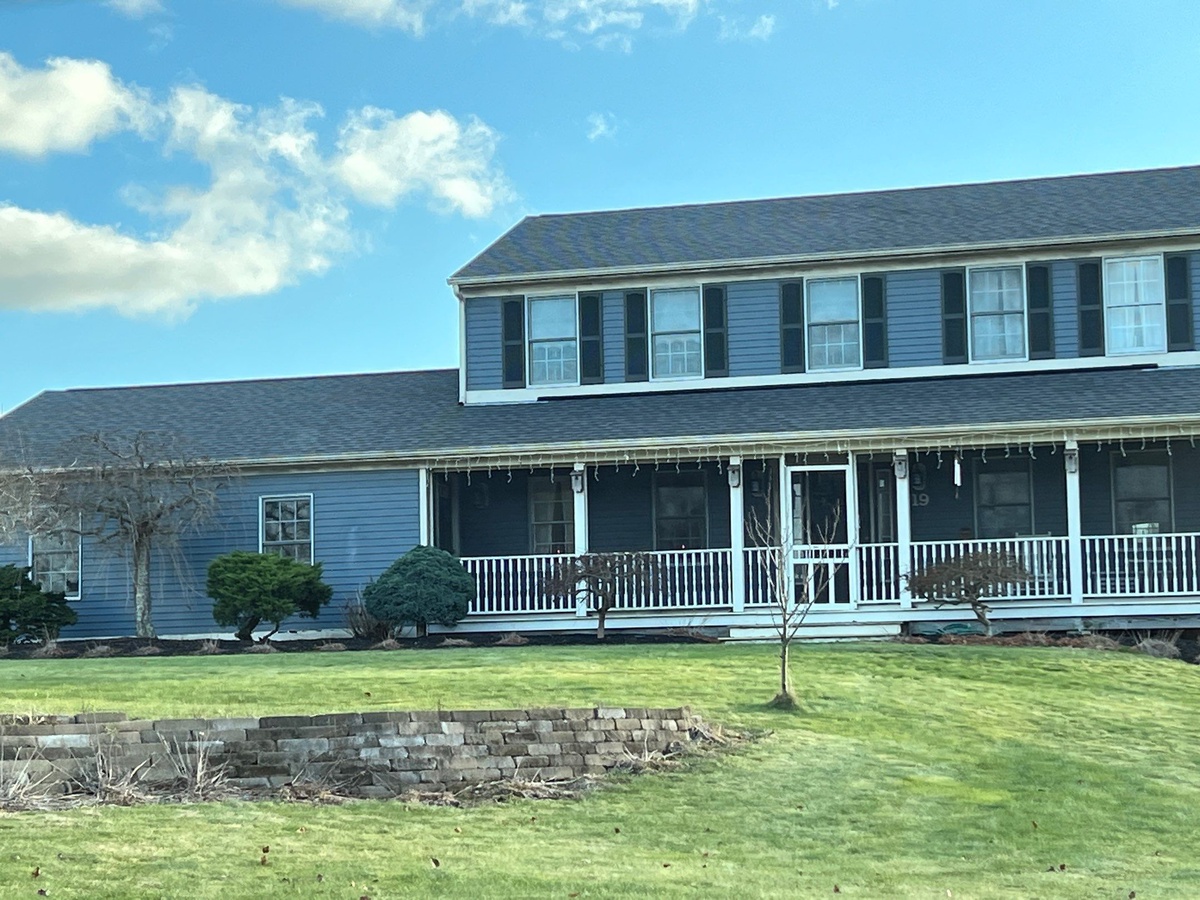 A Hopkinton, RI Colonial Farmhouse Reroofed — CertainTeed Landmark PRO in Max Def Pewterwood