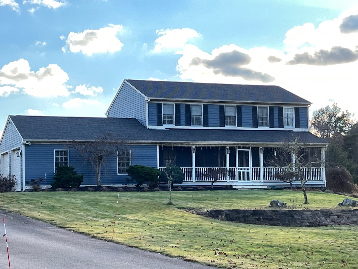 Front elevation of Hopkinton RI home with new CertainTeed roof
