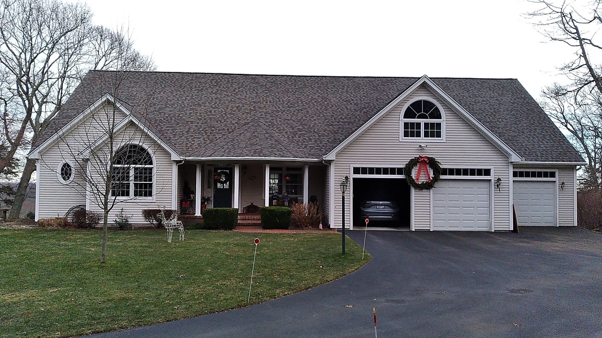 South Kingstown, RI Wind-Storm Claim — CertainTeed Landmark PRO in Max Def Weathered Wood