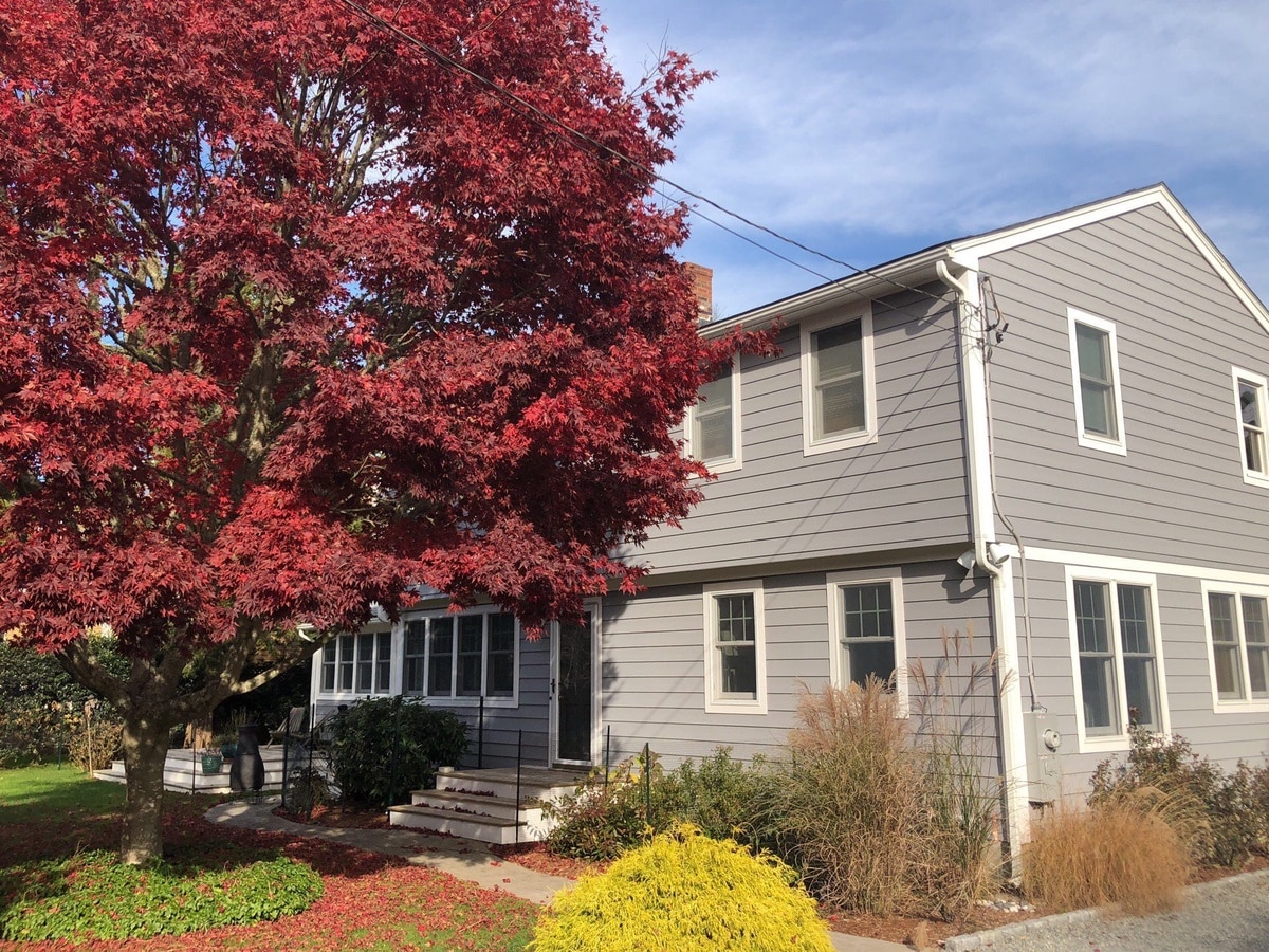 South Kingstown Everlast Seaside Gray Siding Over an Owens Corning Duration Quarry Gray Roof