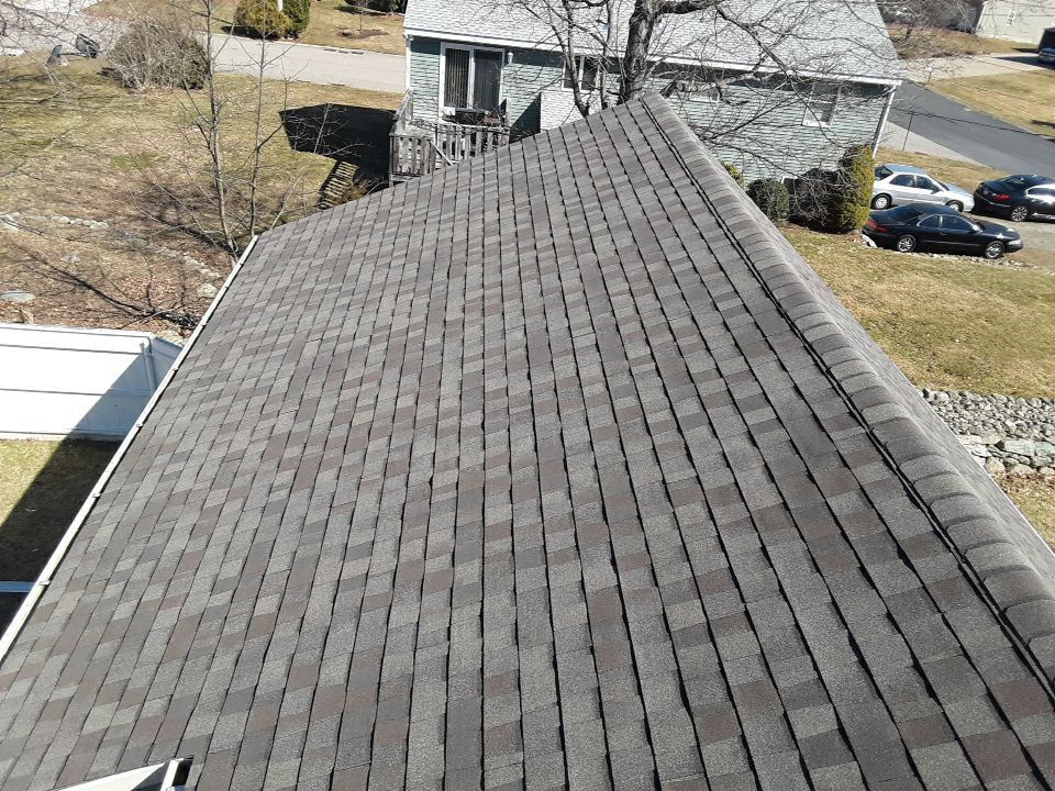 New CertainTeed Landmark roof plane in Johnston RI neighborhood