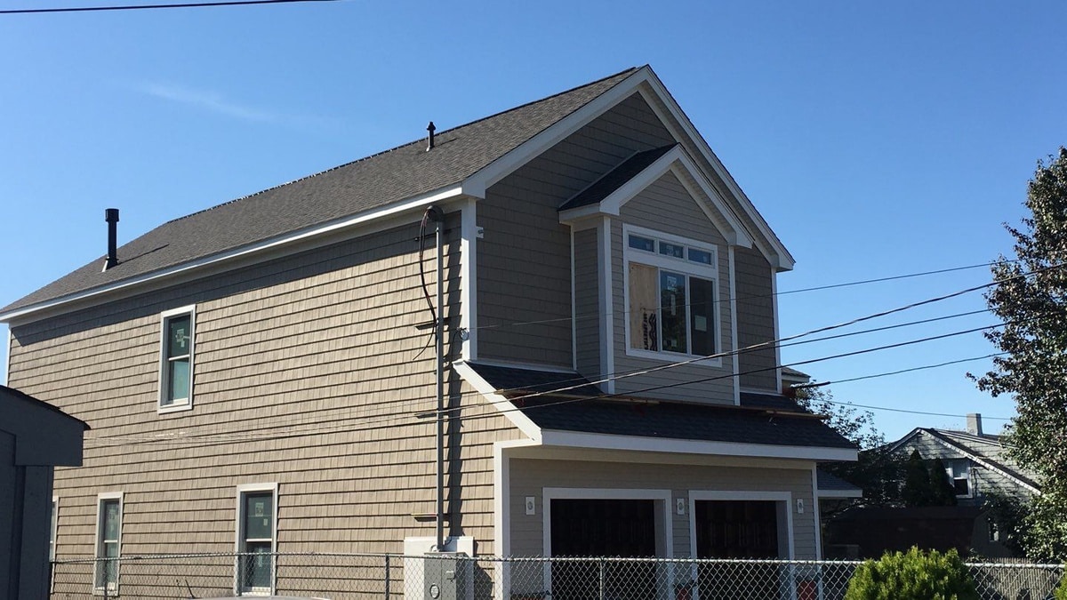 Everlast siding and CertainTeed Landmark roof, Warwick