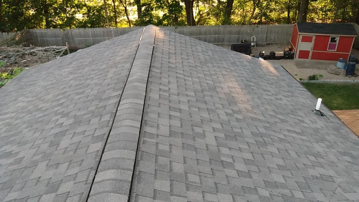 Finished ridge line on Warwick RI Landmark PRO Pewterwood roof