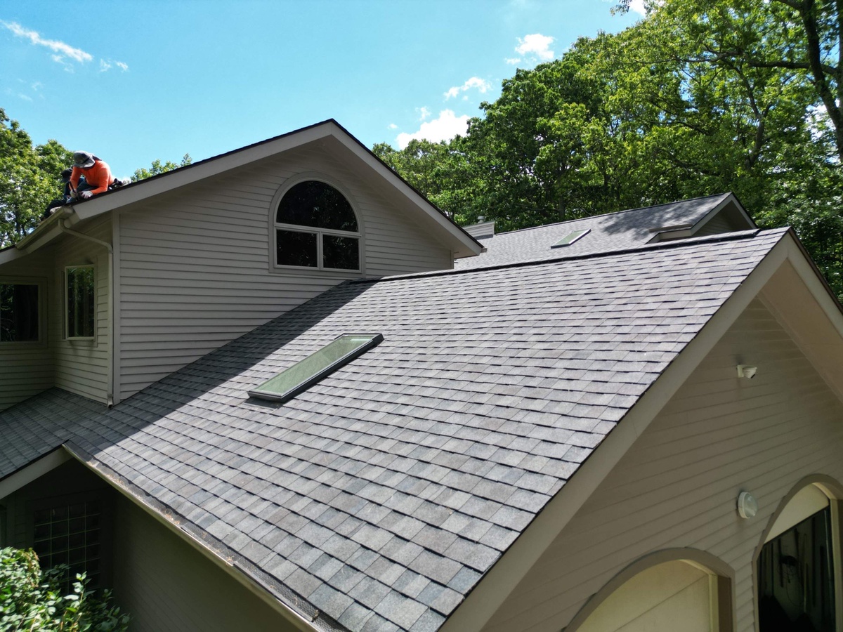 CertainTeed Landmark PRO Driftwood shingle planes Cranston RI contemporary home