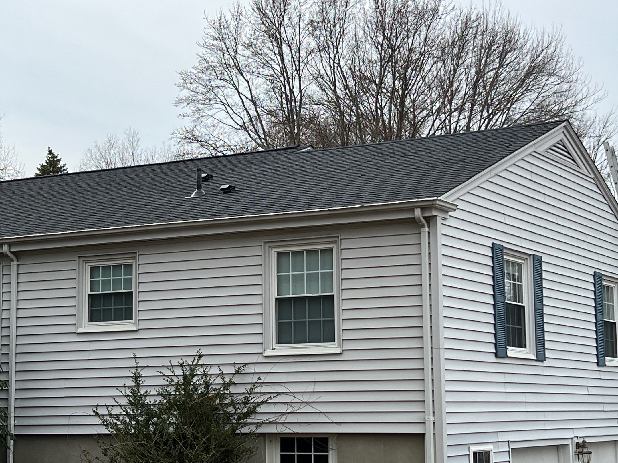Lincoln, RI Roof Replacement — CertainTeed Landmark in Charcoal Black