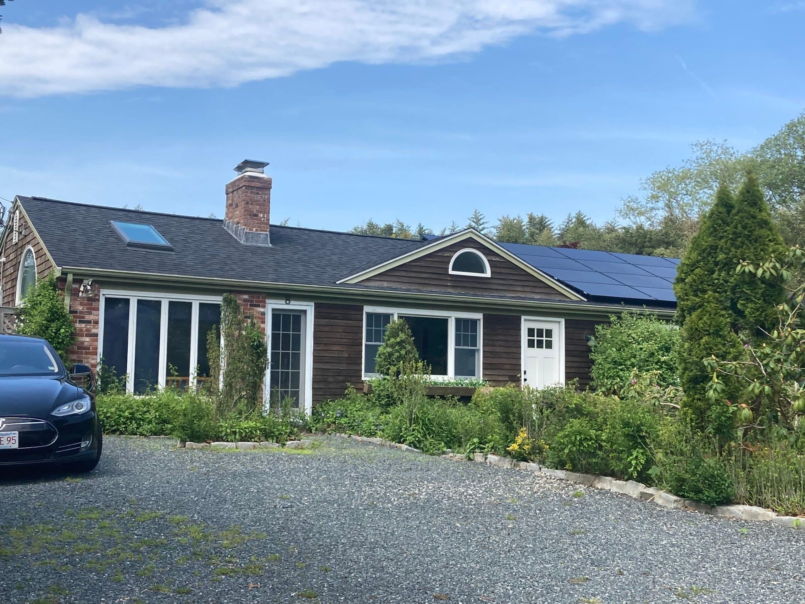 After — Middletown, RI Roof Replacement — CertainTeed Landmark in Charcoal Black
