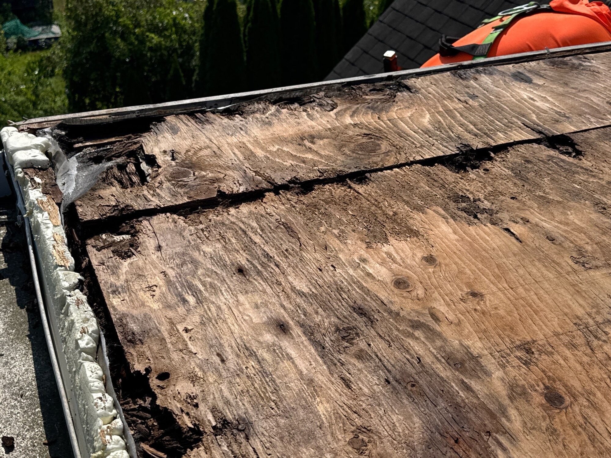 Completed commercial roof with proper drainage