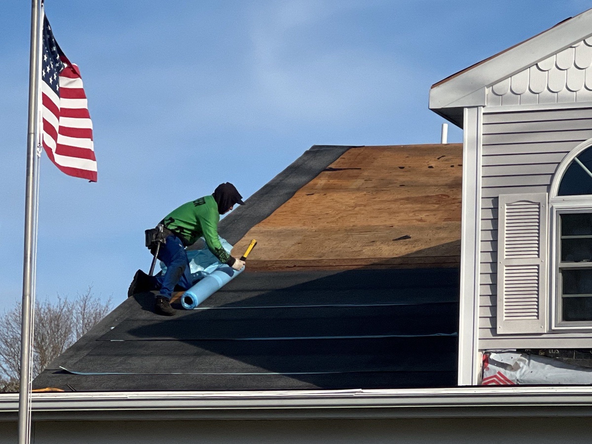 Completed Landmark PRO Colonial Slate roof with mixed geometry Jamestown Rhode Island