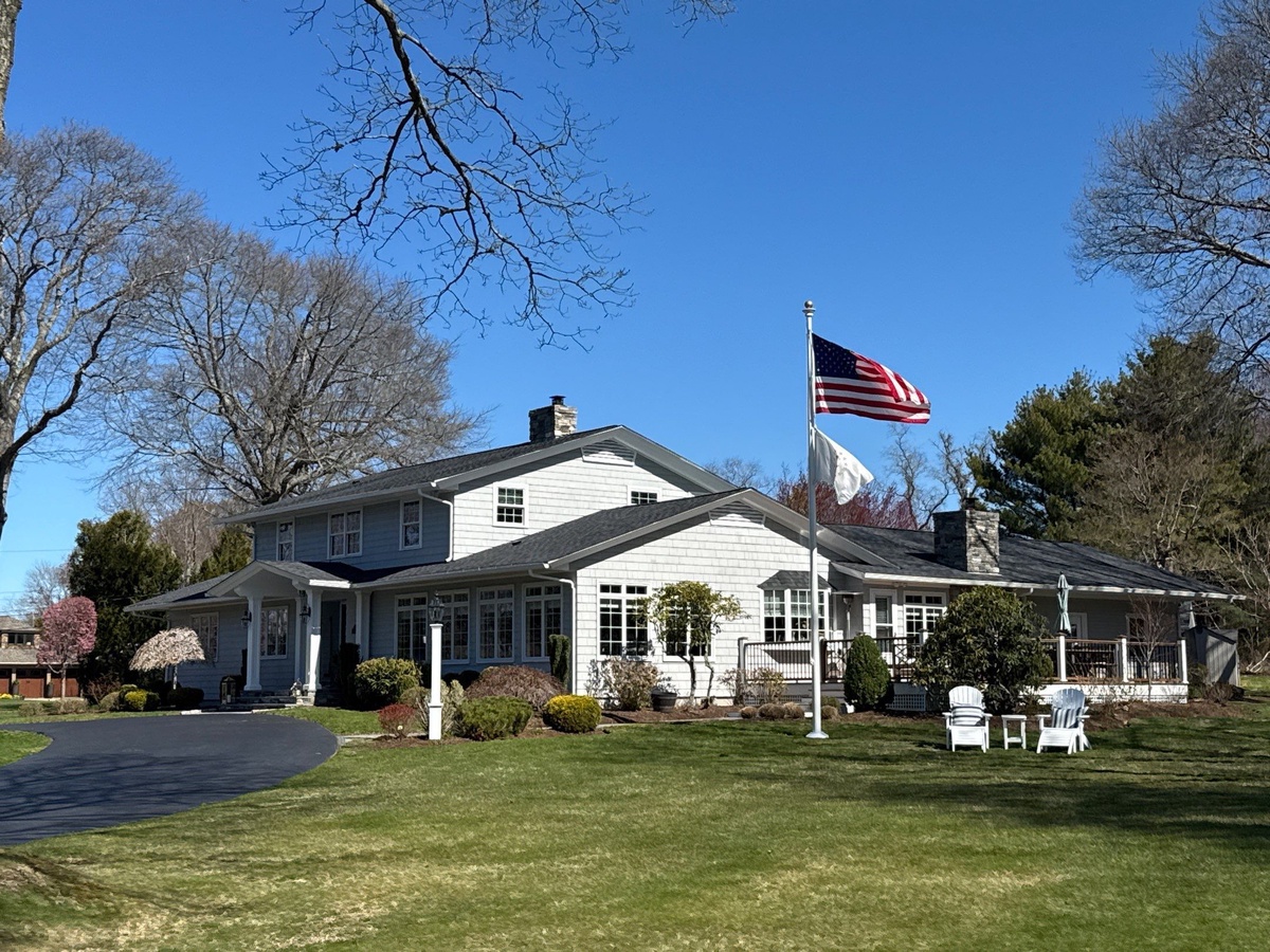 Close-up of CertainTeed Landmark PRO Moire Black shingles and ridge line in Warwick RI