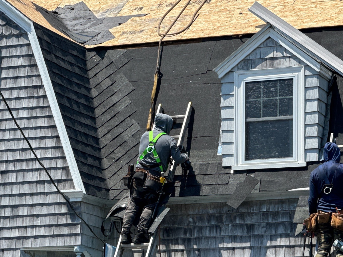 CertainTeed Landmark PRO installation on steep mansard face Jamestown RI