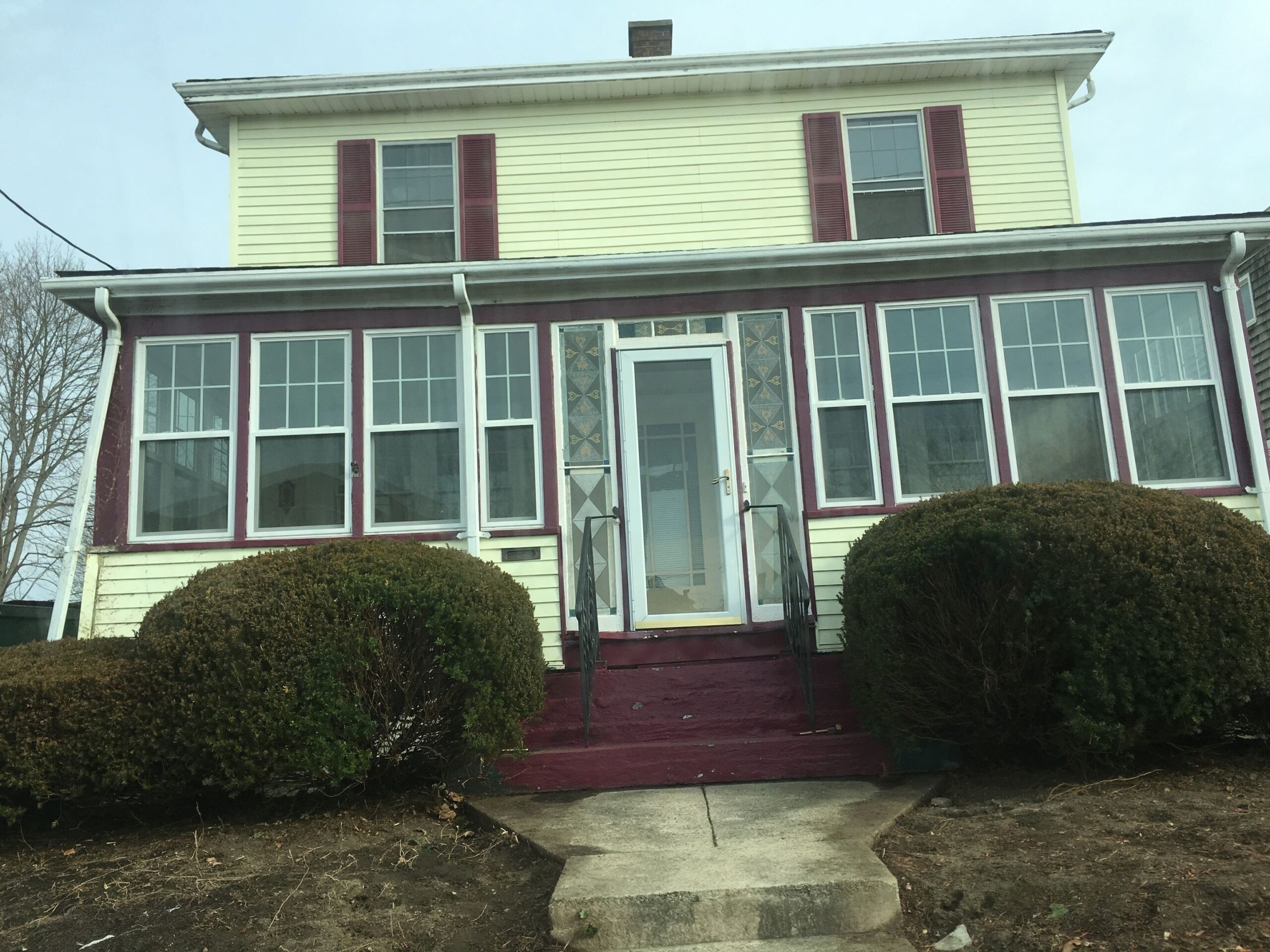 James Hardie Plank Siding in Mountain Sage with CertainTeed Landmark PRO Pewterwood Roof in Newport, RI