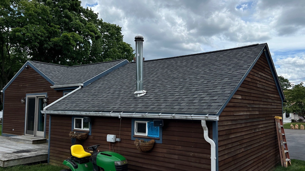New Landmark PRO roof over rear wing of Warwick RI home