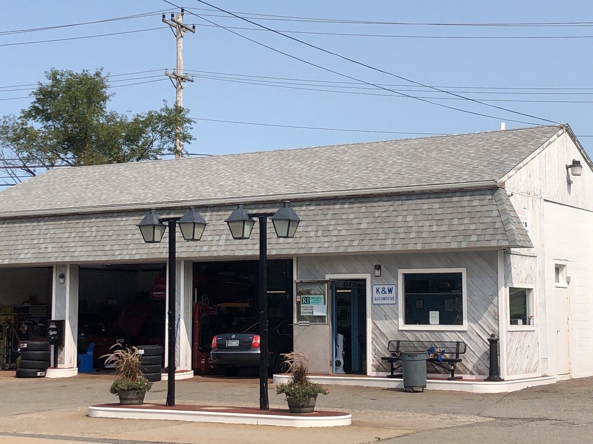 Warren, RI Commercial Roofing: TAMKO Heritage Reroof on Gil’s Automotive Garage