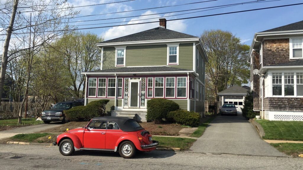 James Hardie Plank siding Mountain Sage with CertainTeed Landmark PRO Pewterwood in Newport RI