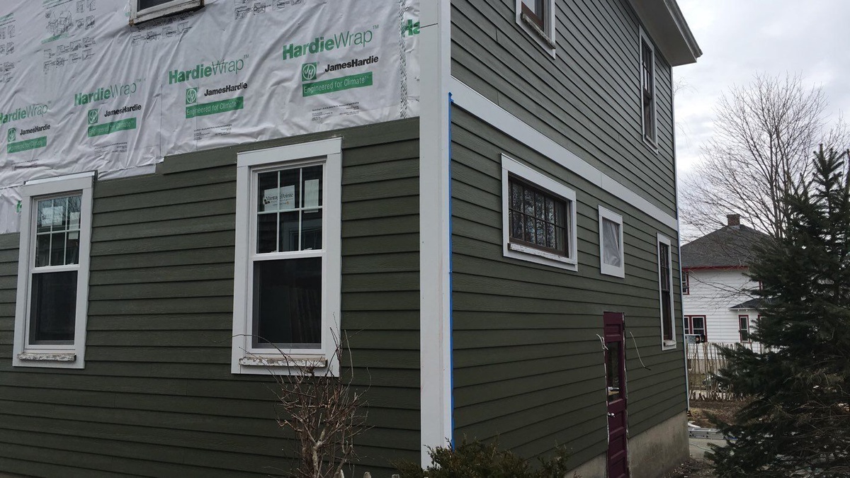 Window trim and flashing detail with James Hardie Mountain Sage siding in Newport RI