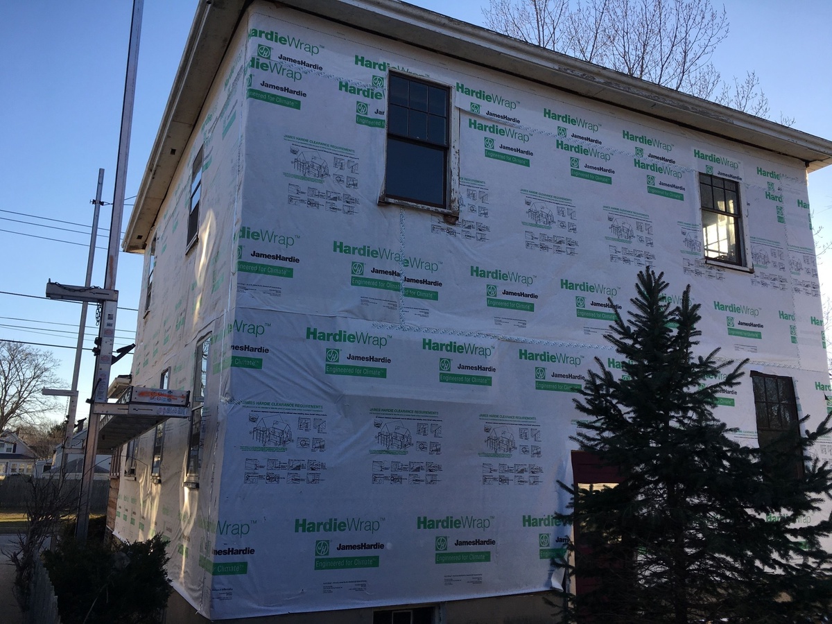 Completed exterior renovation with Mountain Sage siding and Pewterwood roof in Newport RI by Pinnacle