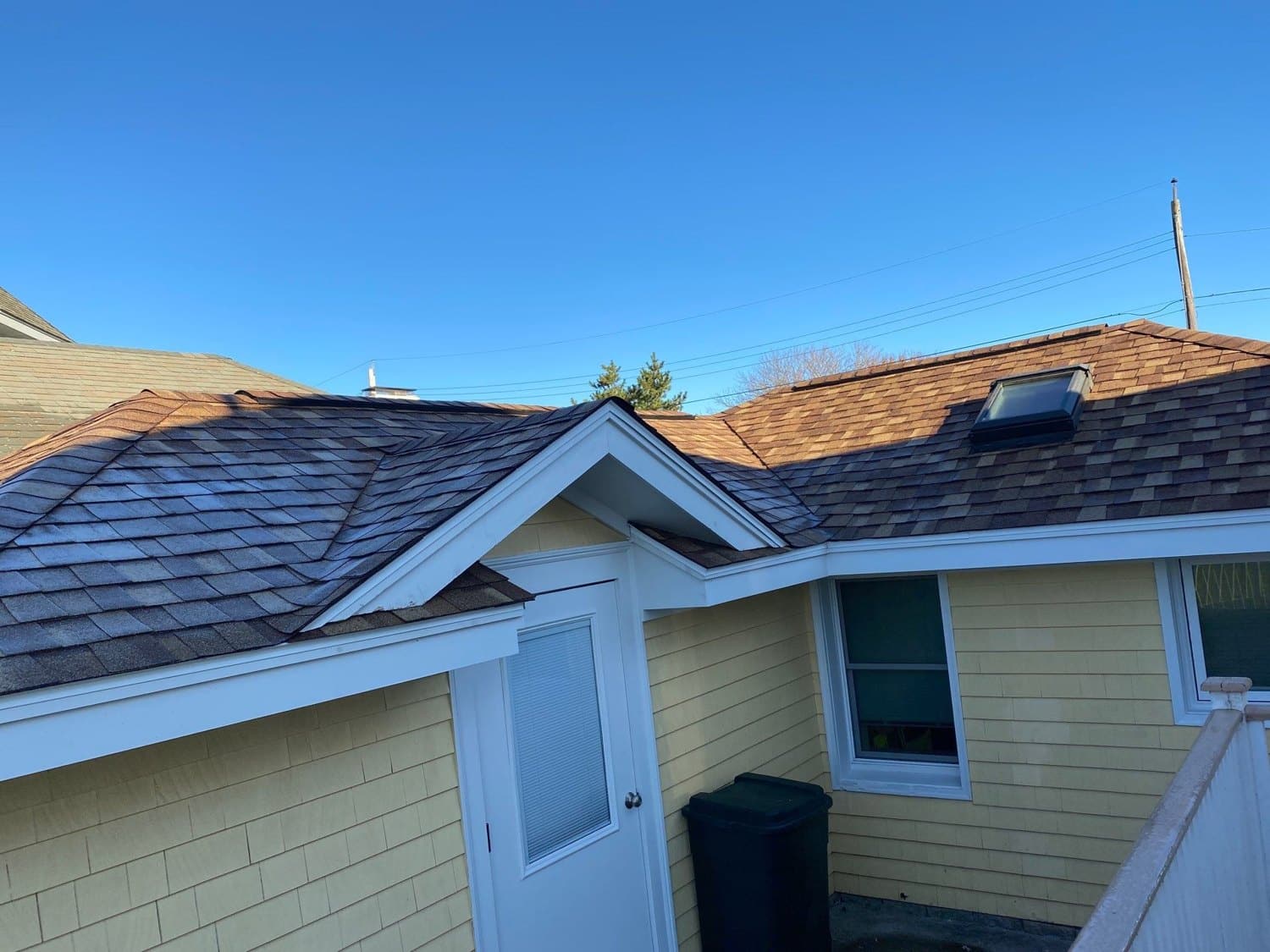 Coastal Ventilation and a NorthGate ClimateFlex Resawn Shake Roof in Narragansett